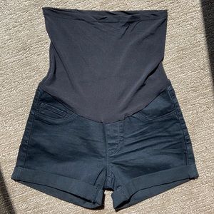 Brand new black maternity shorts!